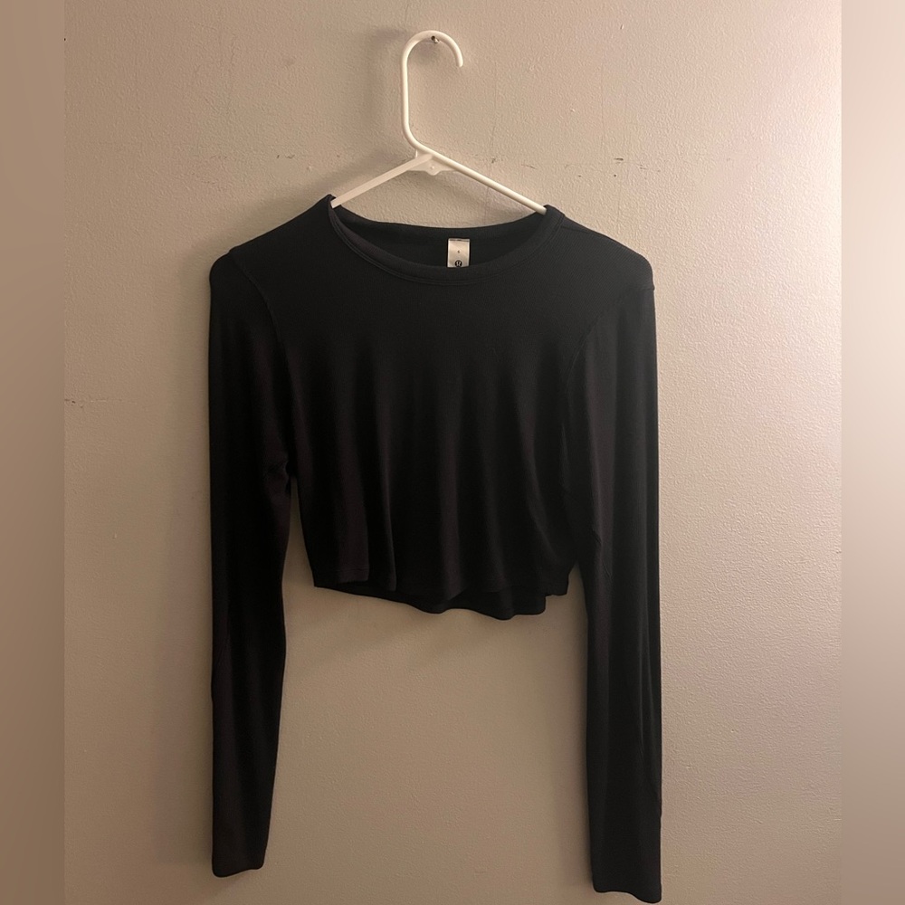 Lululemon cropped black long sleeve
